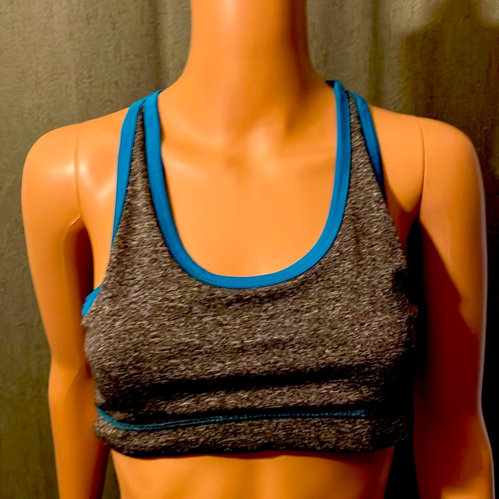 Two tone crop top
Blue and gray
Size M